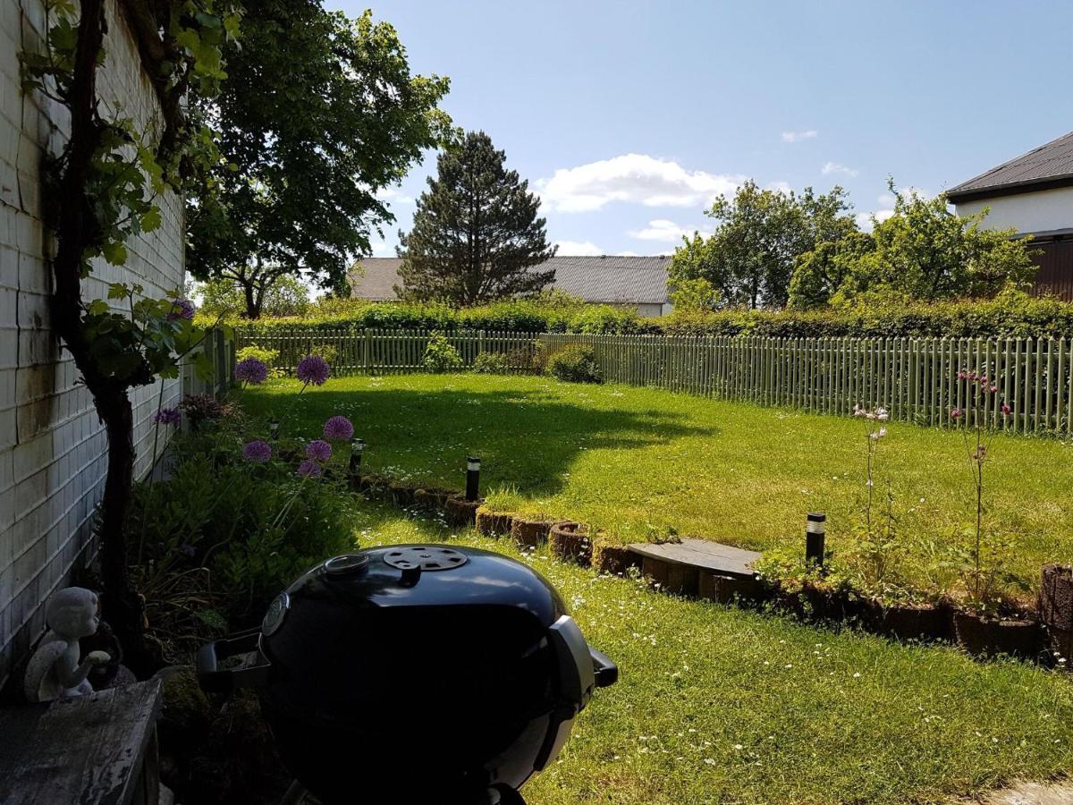 Apartment With Garden In A Wooded Setting Auw bei Prum Екстериор снимка